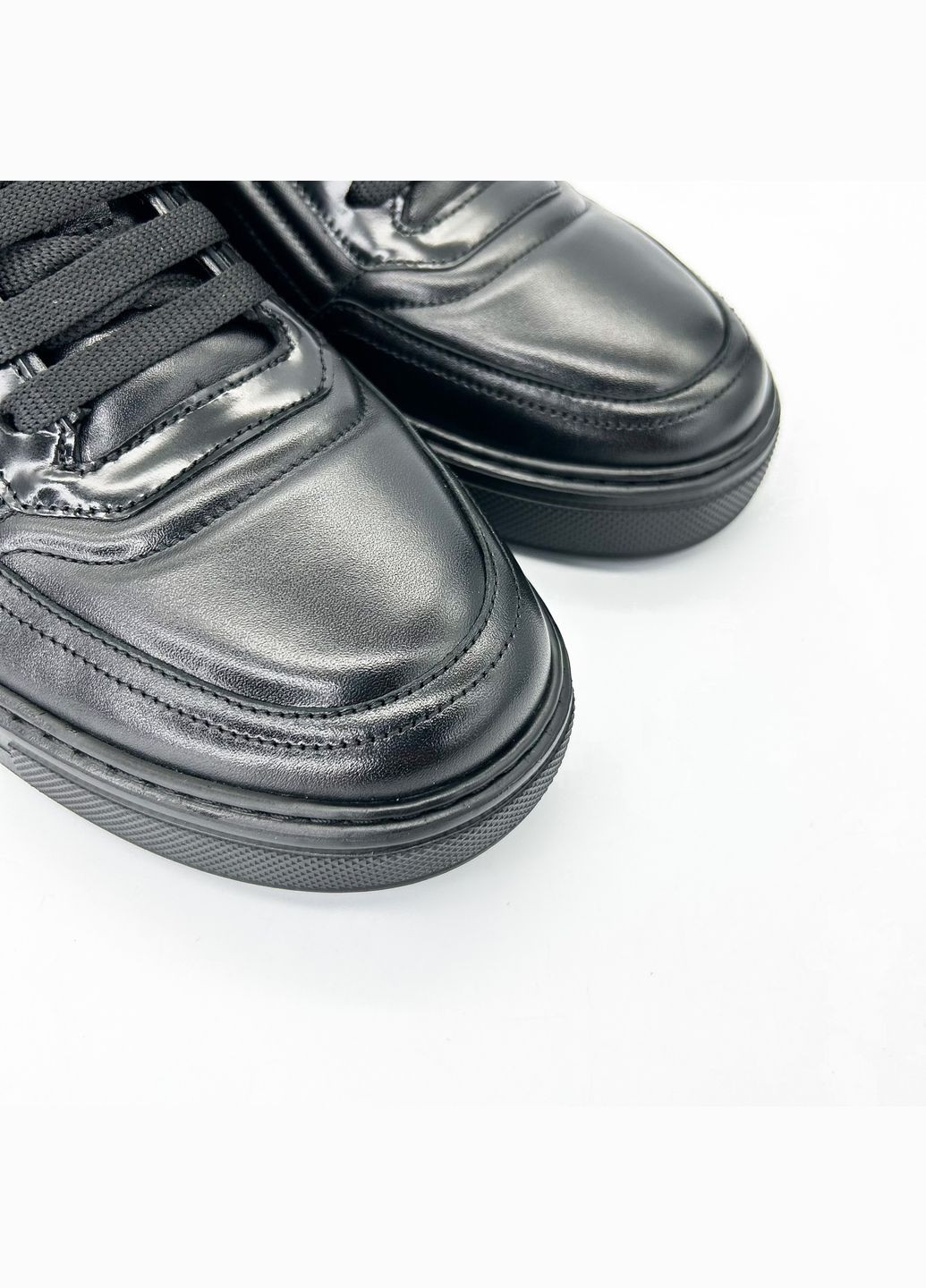 Чорні всесезон кросівки (р) шкіра 0-2-2-8179 Stepter