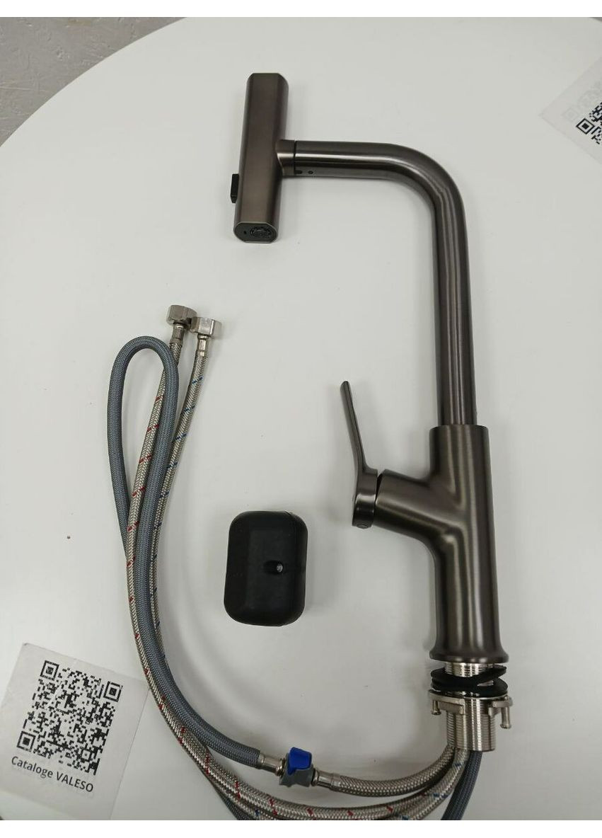 Смеситель кухонный с поворотным аэратором TH37 PVD черный Valeso (336937400)