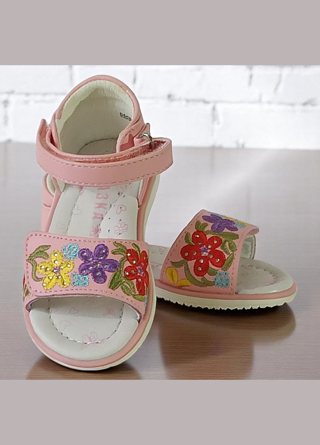 Розовые ортопедические босоножки открытые для девочки сандалии на липучках Сказка со стразами, с вышивкой