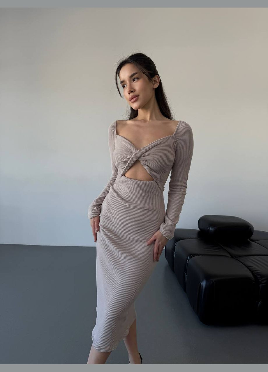 Бежева бежеве ніжне плаття з довгим рукавом, його можна носити двома способами - універсальний вибір для різних образів No Brand однотонна