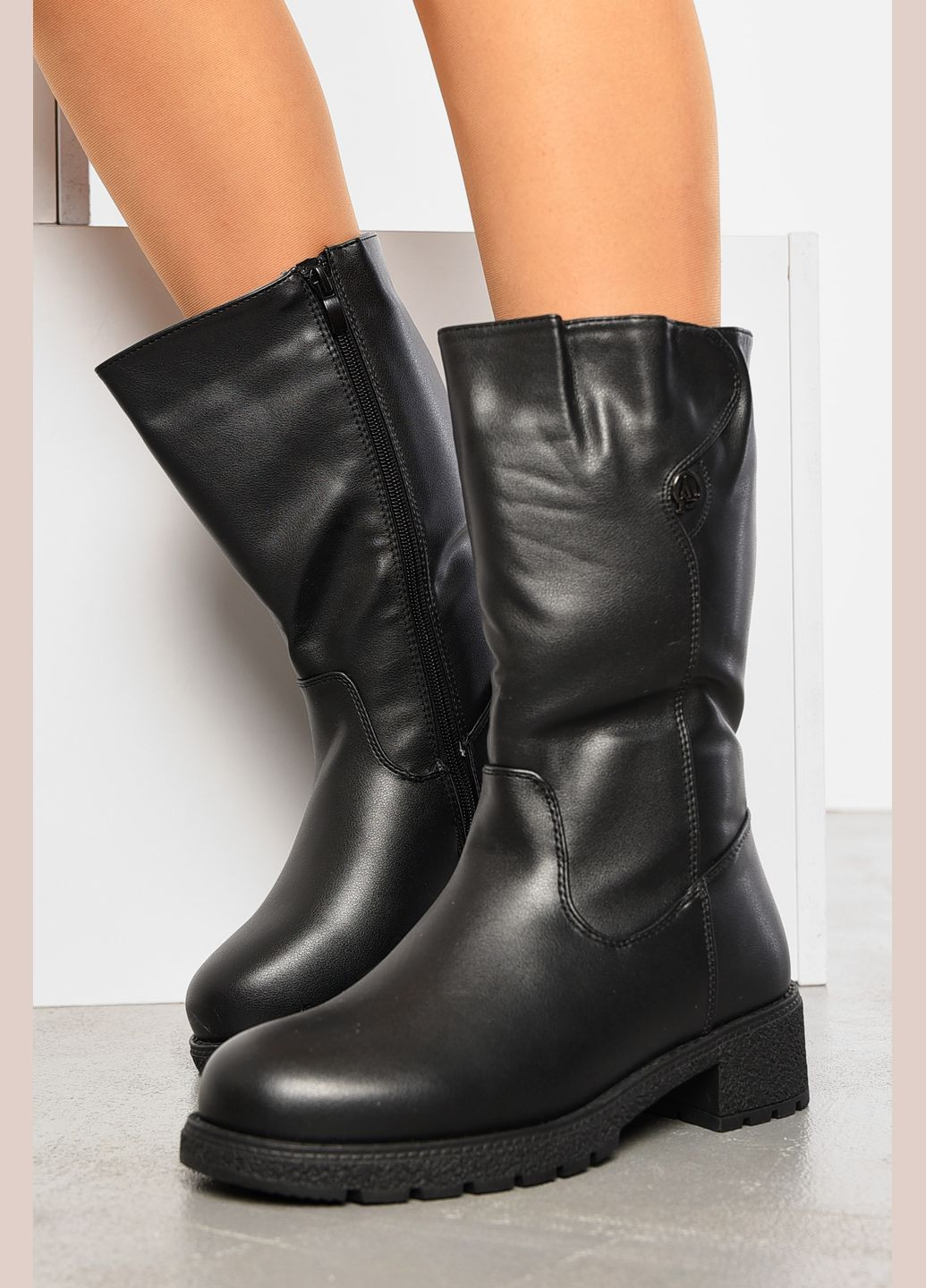 Зимние сапоги женские зимние на молнии черного цвета казаки Let's Shop