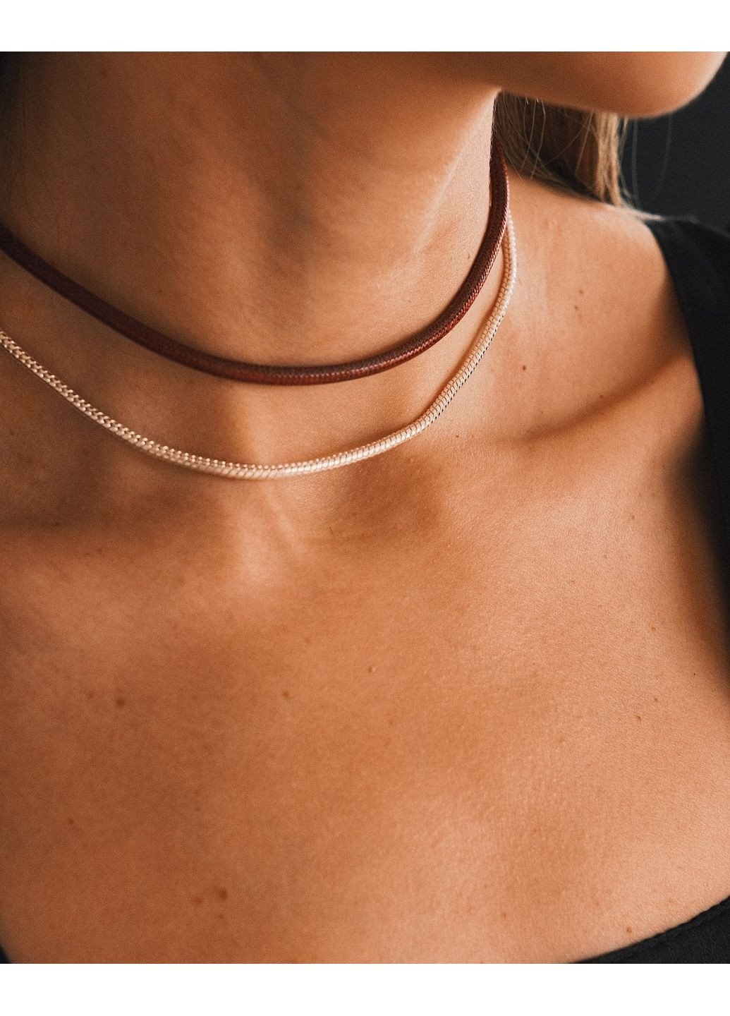 Стильний подвійний чокер із бордової стрічки та сріблястого ланцюжка No Brand (363052477)