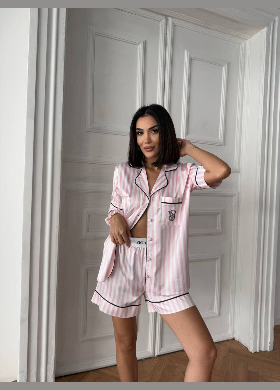 Молочна всесезон стильна піжама у смужку сорочка + шорти No Brand