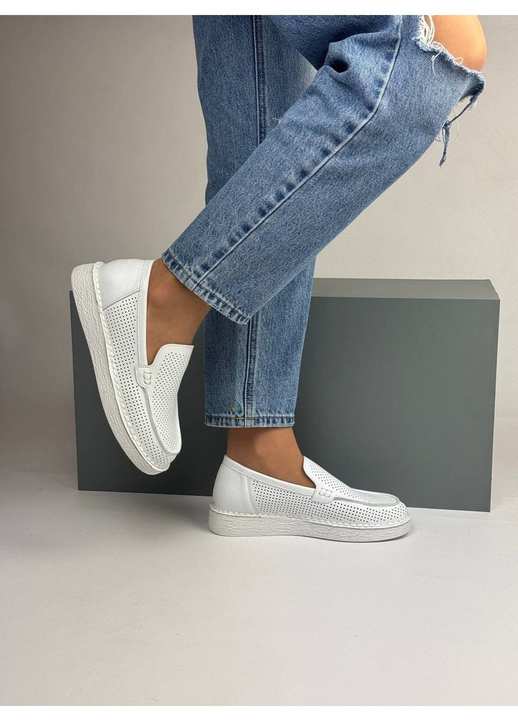 Белые 428 мокасины кожаные белые с перфорацией No Brand