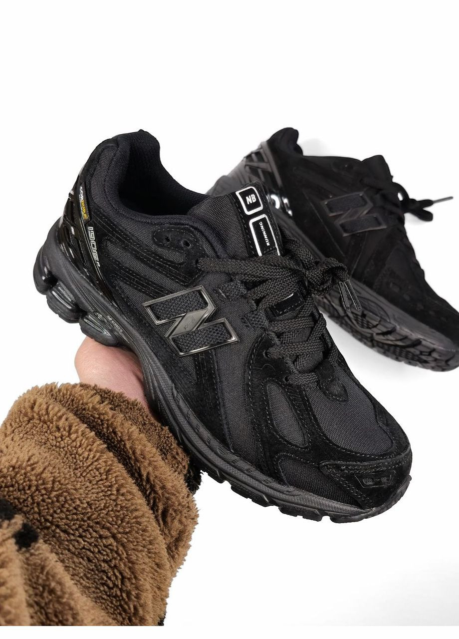 Черные всесезонные кроссовки Vakko