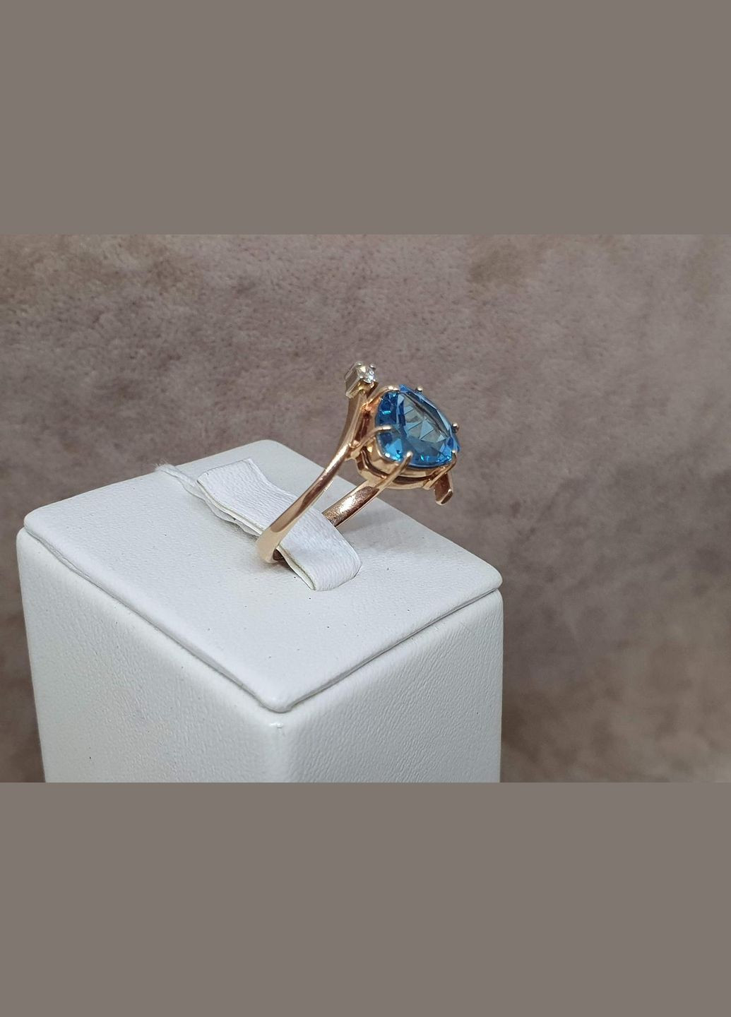 Золоте кільце з діамантами і топазом. 3022221 Гаразд (316460896)