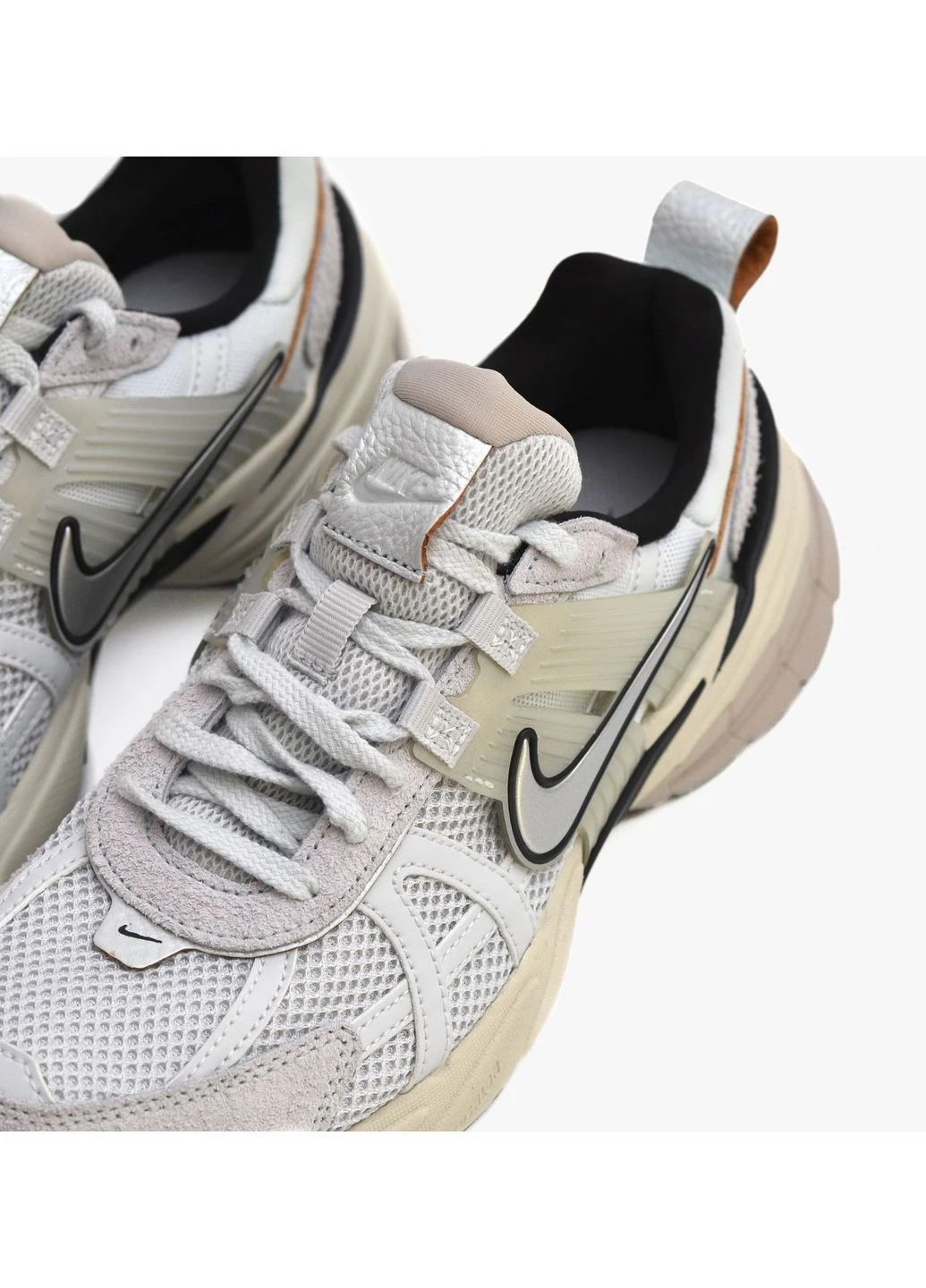 Кроссовки V2K Runtekk Running Shoes Beige FN6703-002 Nike бежевые демисезоны (398036327)