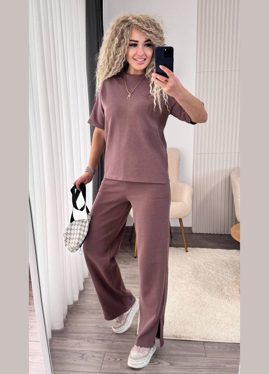 Жіночий костюм двійка футболка та штани з розрізами MonCher (335013849)