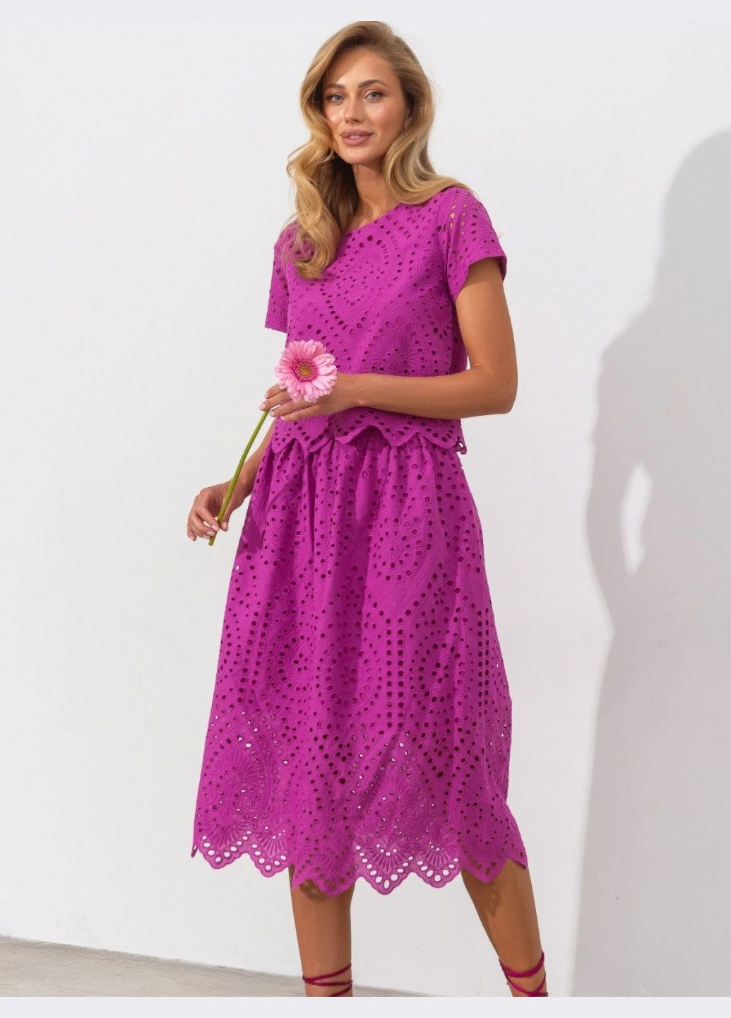 костюм из прошвы цвета фуксия с юбкой Dressa (293486236)