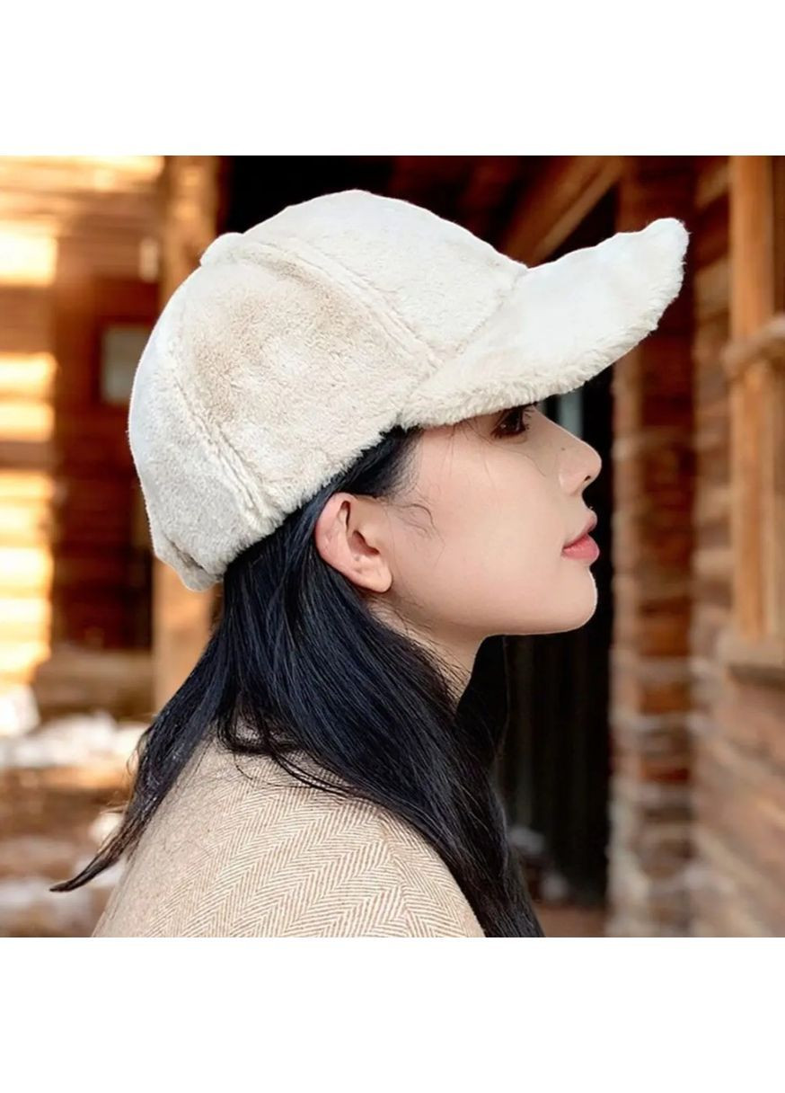 Женская меховая кепка-бейсболка белая с буквой "М", тёплая стильная кепка с козырьком 7 см, регулируемый размер 54–60 No Brand (362961382)