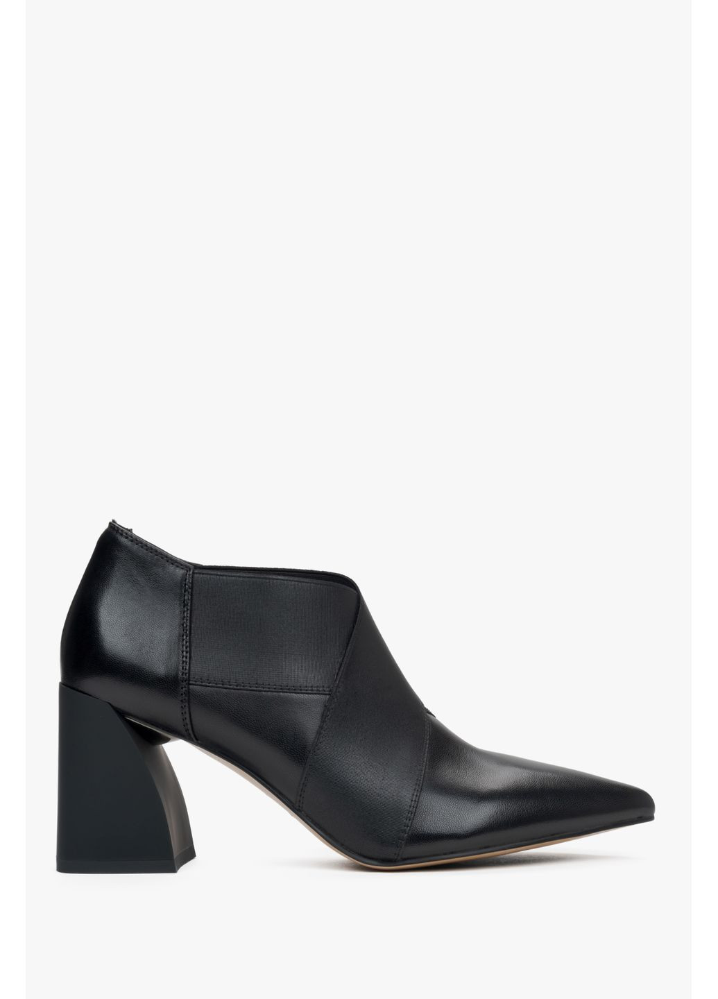 Осенние ботинки, цвет черный Estro