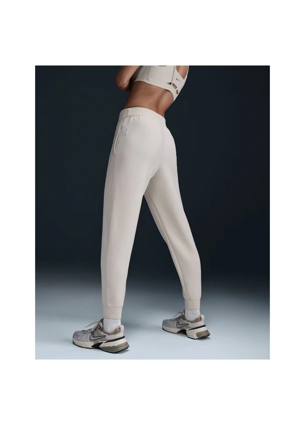 Брюки женские W NK 24.7 DRI-FIT MR JOGGER SOFT HQ8184-104 Nike (391385148)