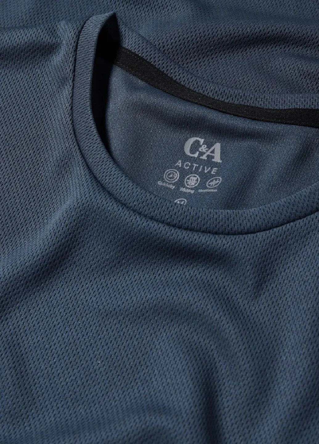 Темно-синя футболка C&A