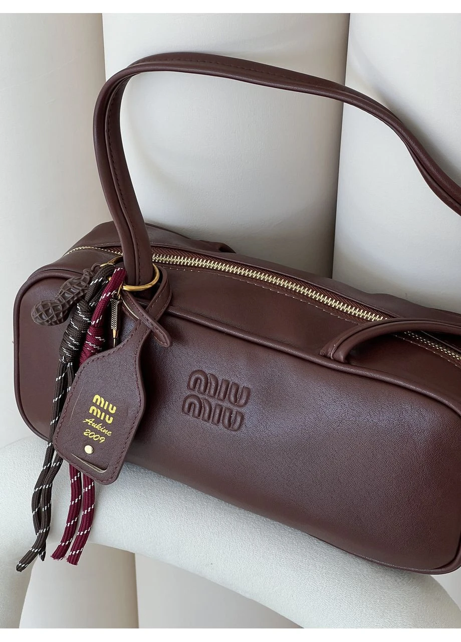 Жіноча сумка з брелоком шоколадний на плече No Brand (383981885)