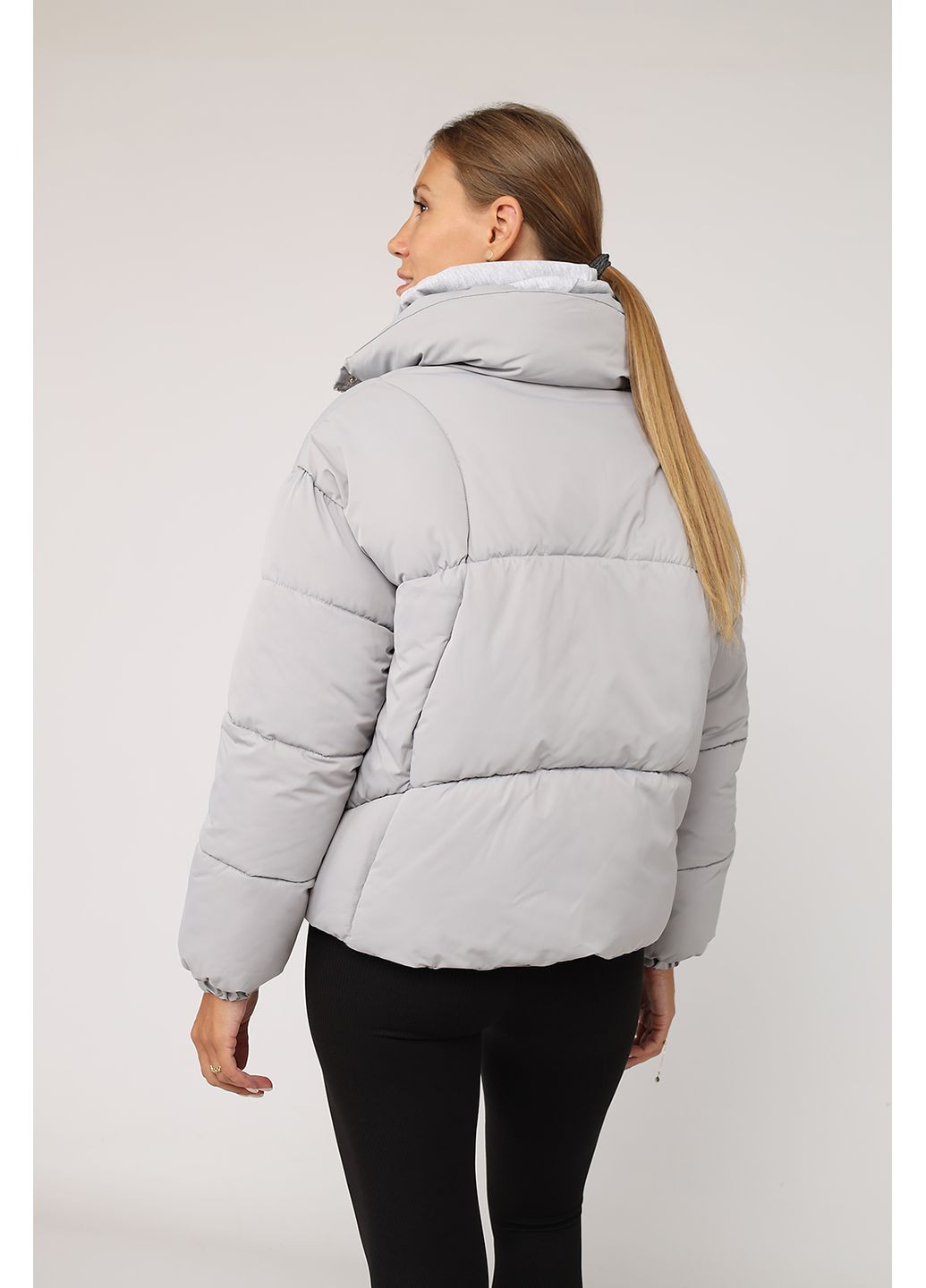 Серая демисезонная куртка женская цвет серый цб-00277857 Yuki