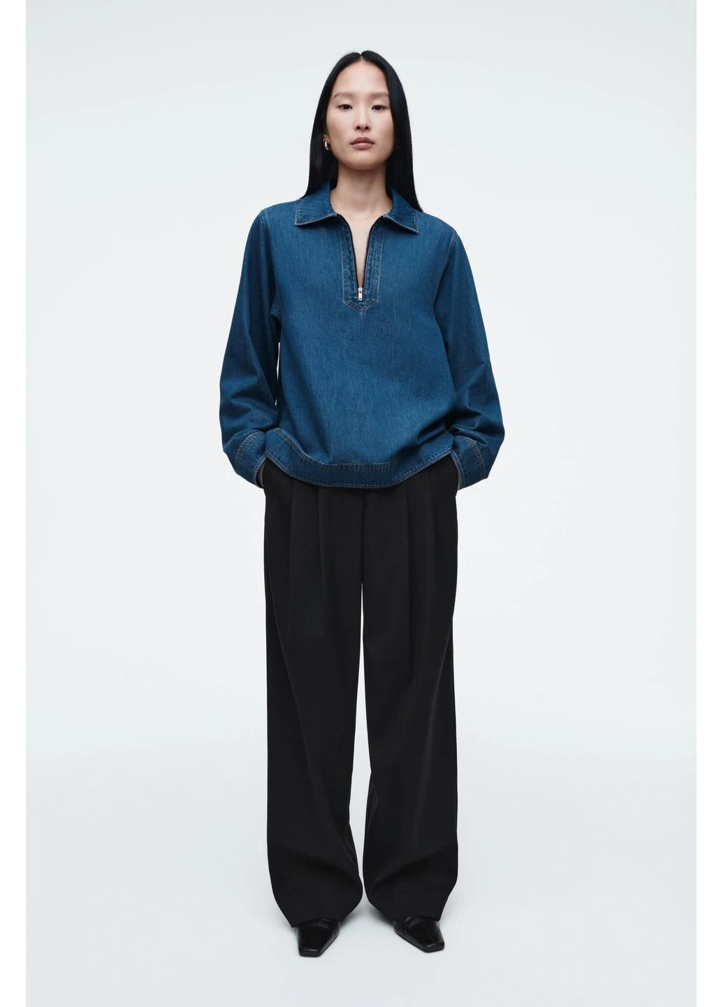 Синяя рубашка Uniqlo