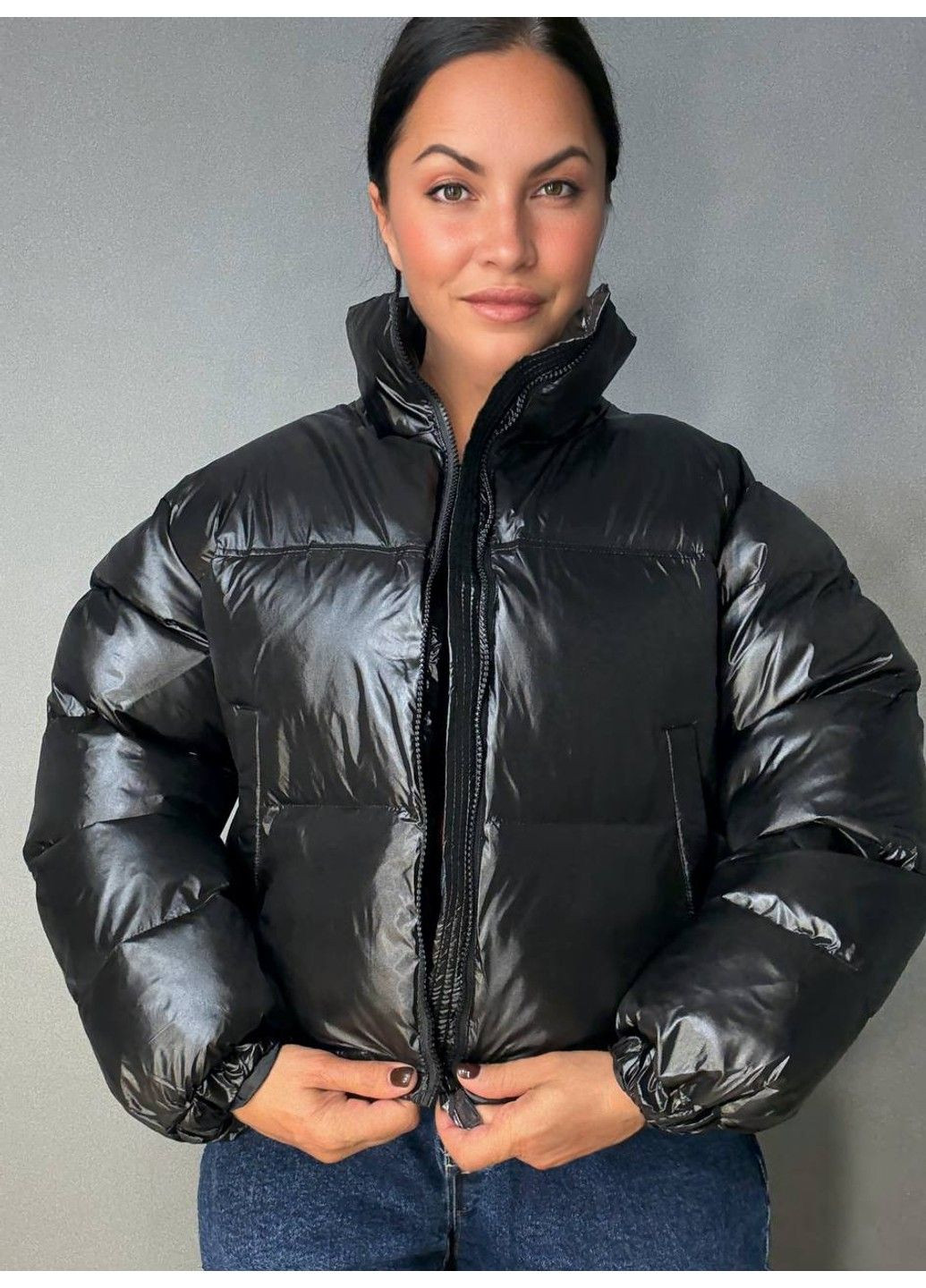 Черная демисезонная куртка женская 10015 короткая глянцевая пуффер черная Lady yep