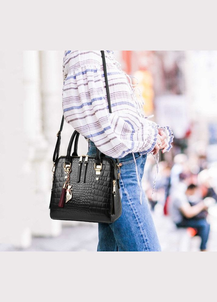 Модная сумка через плечо с брелком, змеиный принт, эко кожа черная (sku_664) No Brand (330575754)