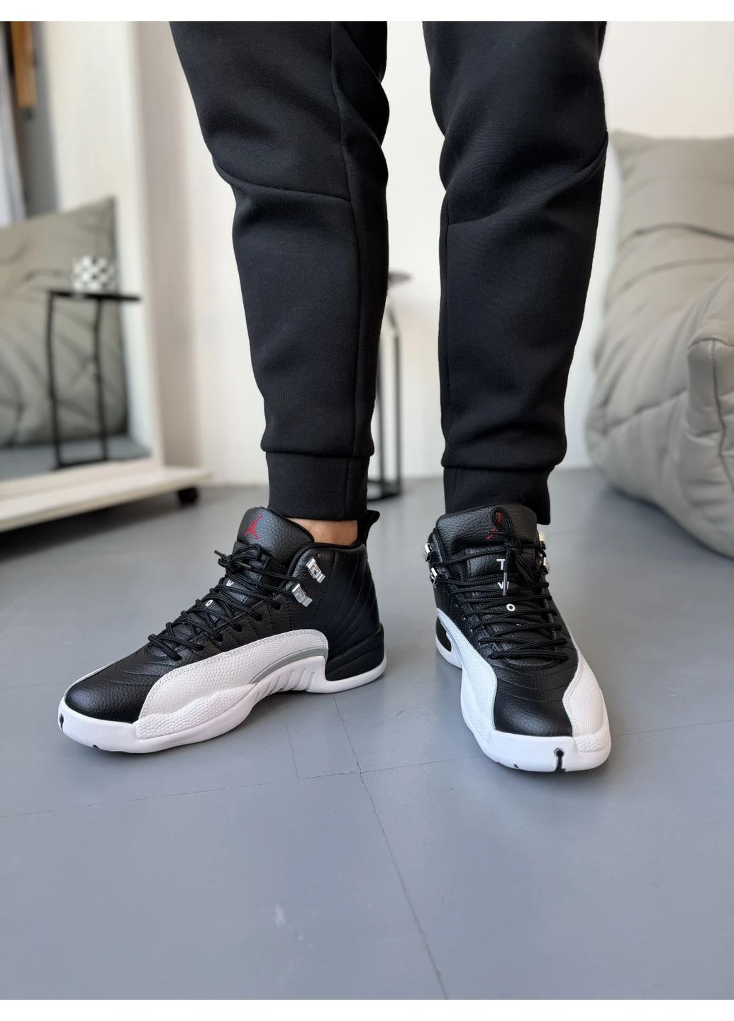 Білі кросівки чоловічі nike 12 retro playoffs black white найк аір ретро білі демісезон No Brand