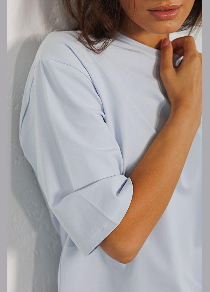 Голубая всесезон футболка женская оверсайз базовая черная с удлинёнными рукавами mkar32945-2 Modna KAZKA