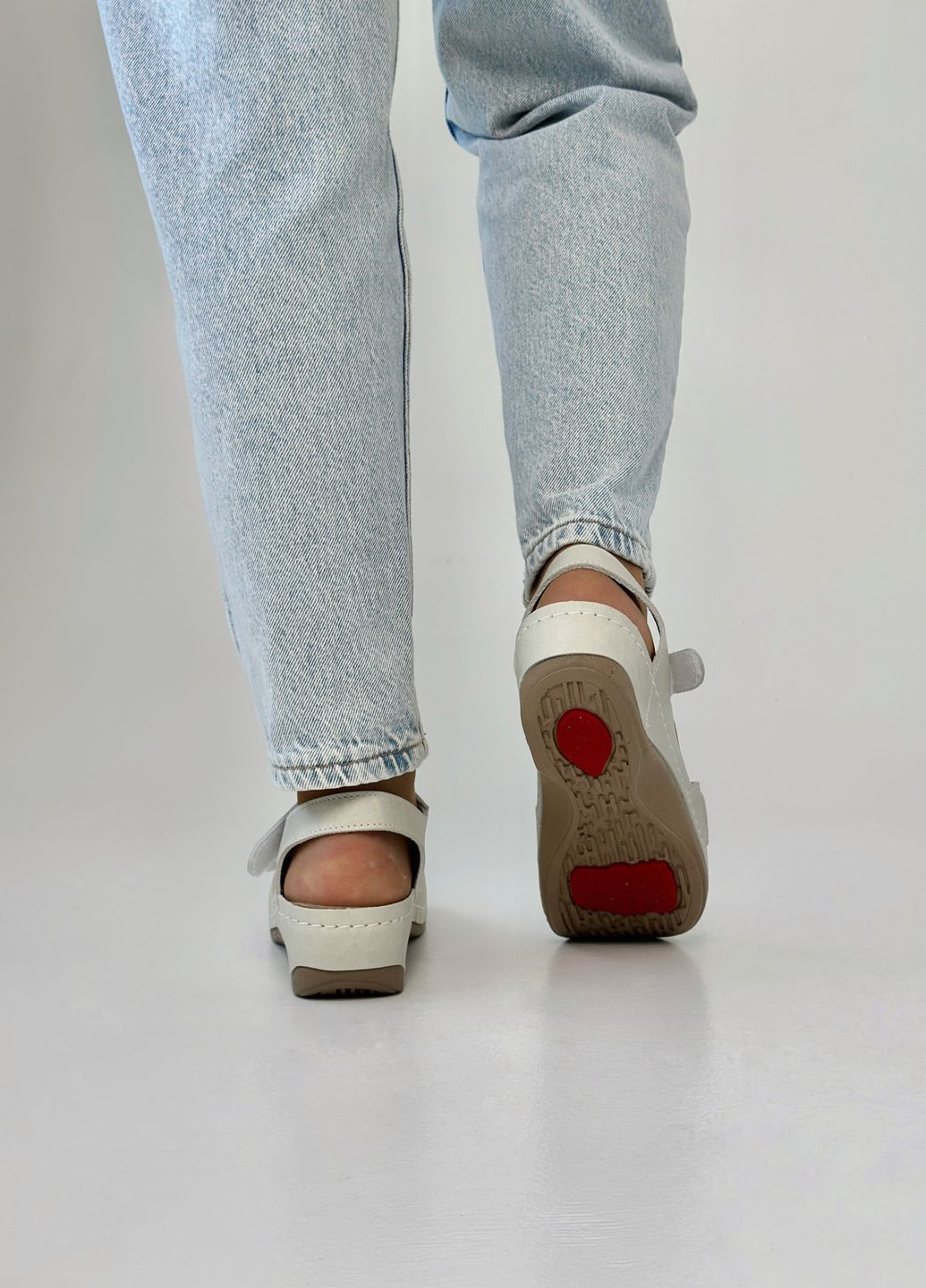 Молочные босоножки женские ортопедические из натуральной кожи. Leon на липучке