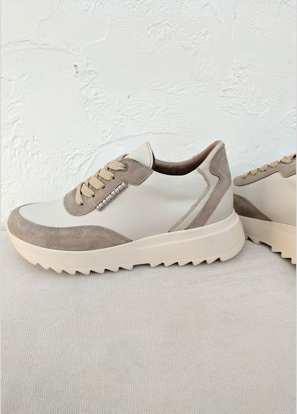 Качественные, стильные и удобные кожаные кроссовки InFashion Кросівки бежевые демисезоны (303698042)