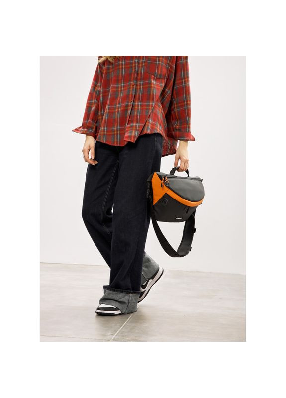 Жіноча cумка-бананка під ноутбук Urban Laptop чорно-оранжева Sambag (371990805)