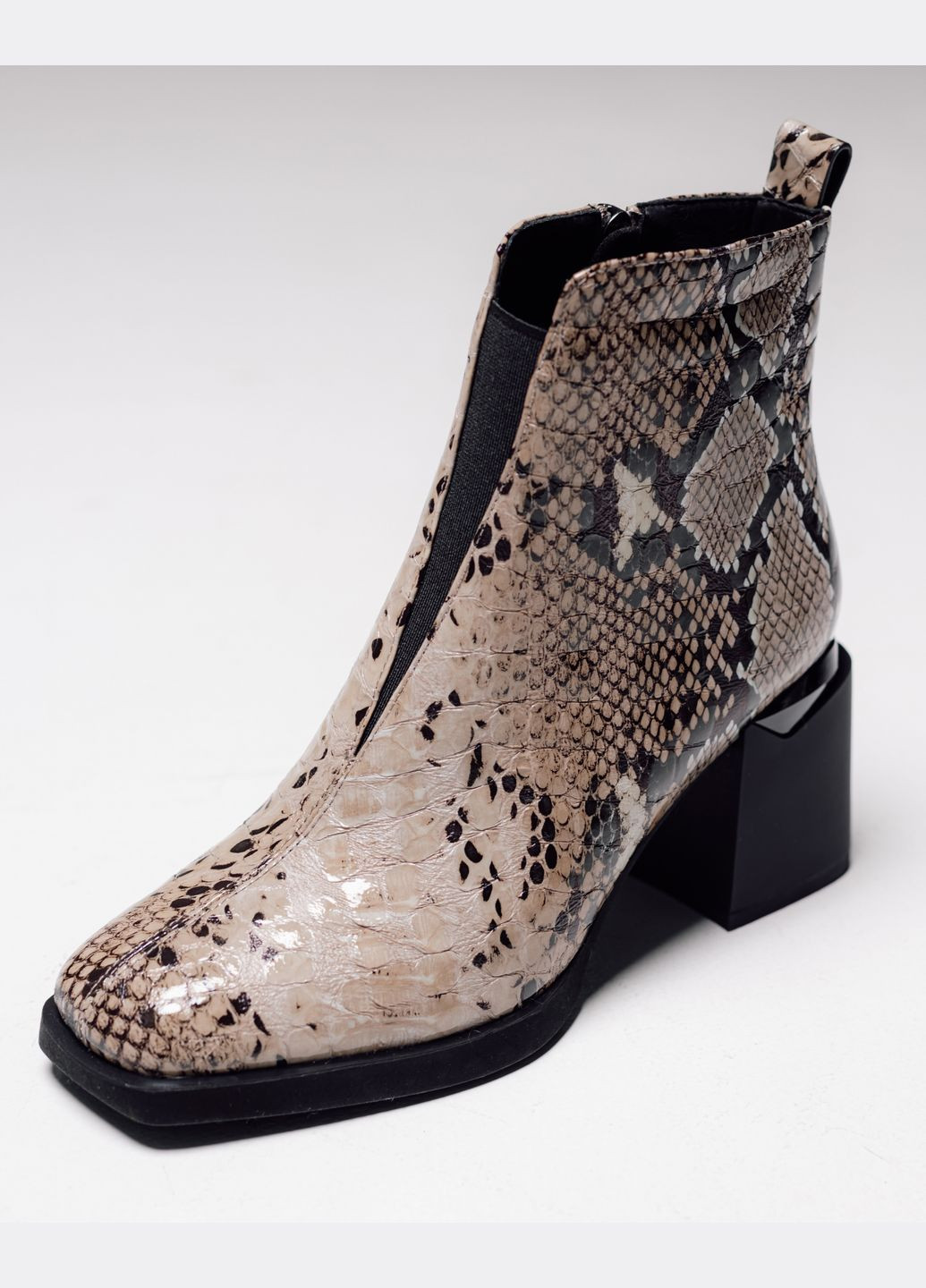 Осенние ботинки на каблуке рептилия кожа лак текстиль Sufinna