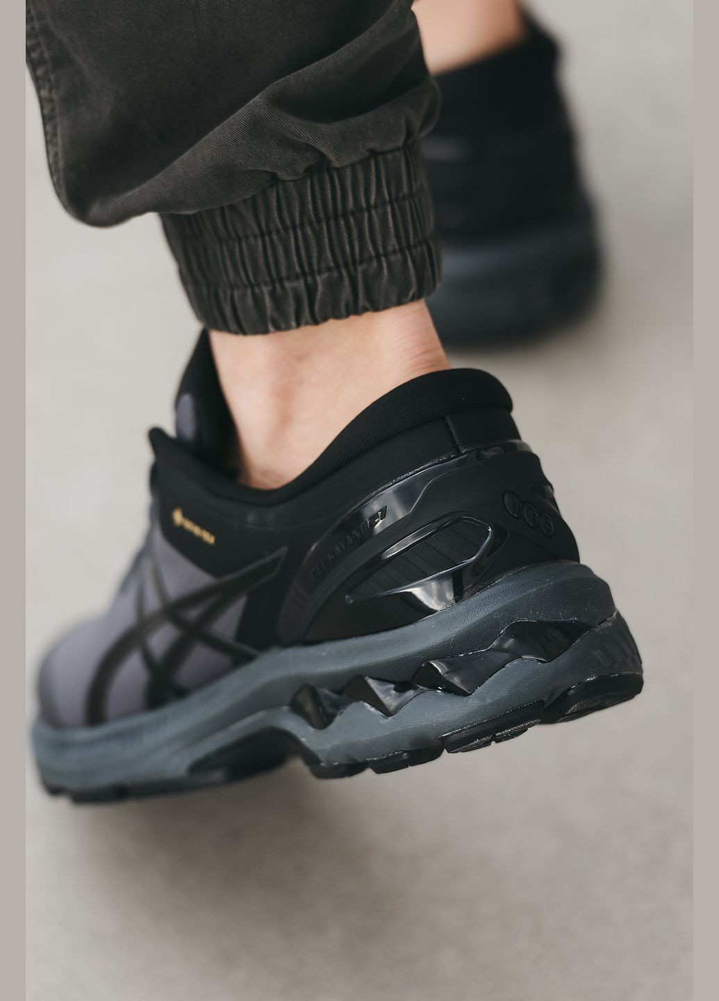 Серые всесезонные кроссовки мужские asics gel-kayano 27 gore-tex grey | асикс гель-каяно 27 серые No Brand