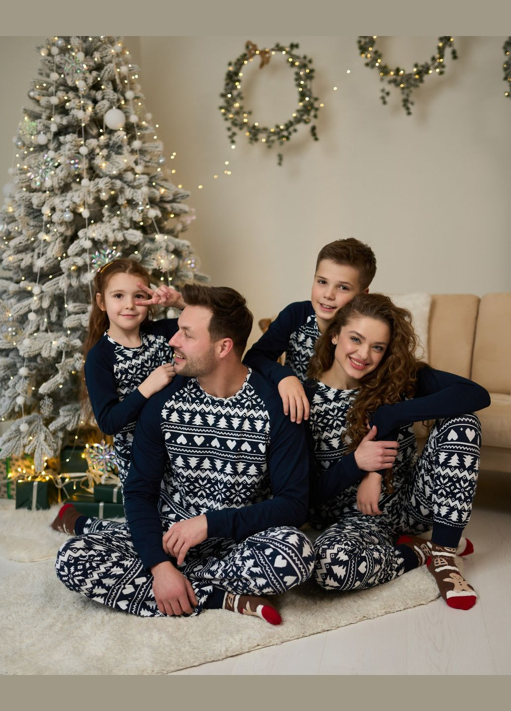 Темно-синяя всесезон детская пижама синего цвета новогодняя кофта брюки хлопчатобумажная tom john family look кофта + брюки Nicoletta