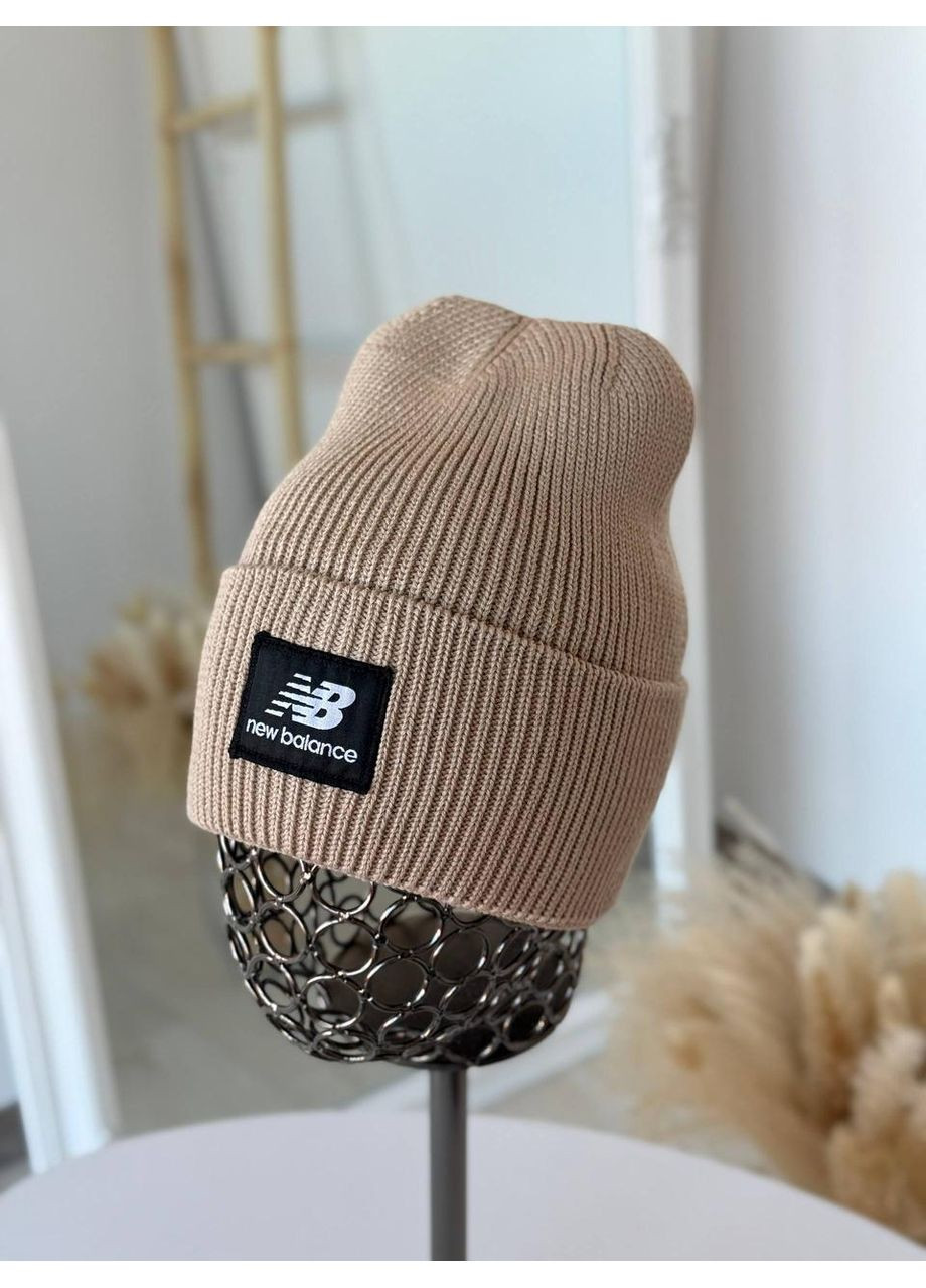 В'язана жіноча шапка з закотом і логотипом. Стильна в'язана жіноча шапка з закотом і наші New Balance (362146250)