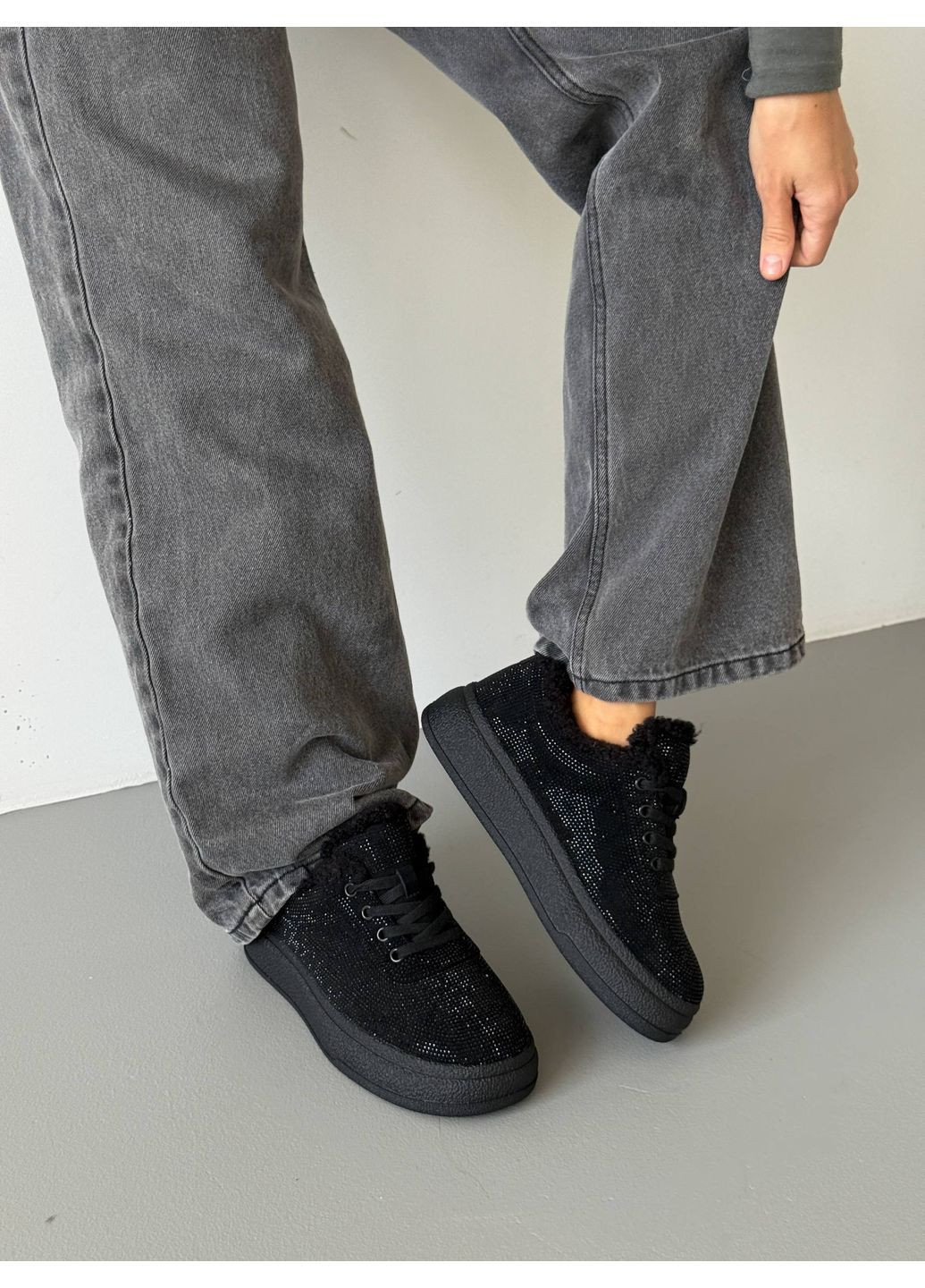 Чорні жіночі зимові кеди чорні, натуральна замша, хутро teddy, з камінцями No Brand