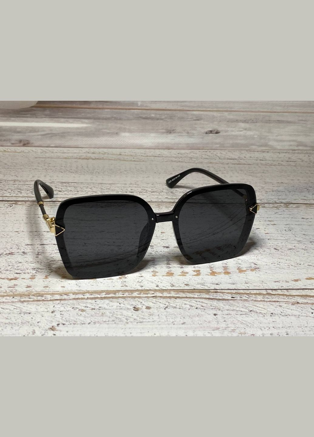 Окуляри жіночі сонцезахисні квадрат чорні з декором на оправі LIGHT (315889574)