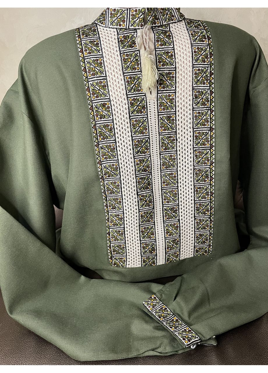 Зелёная стильная мужская вышиванка на зеленом холсте ручной работы ч-1981. 2xl (371907817)