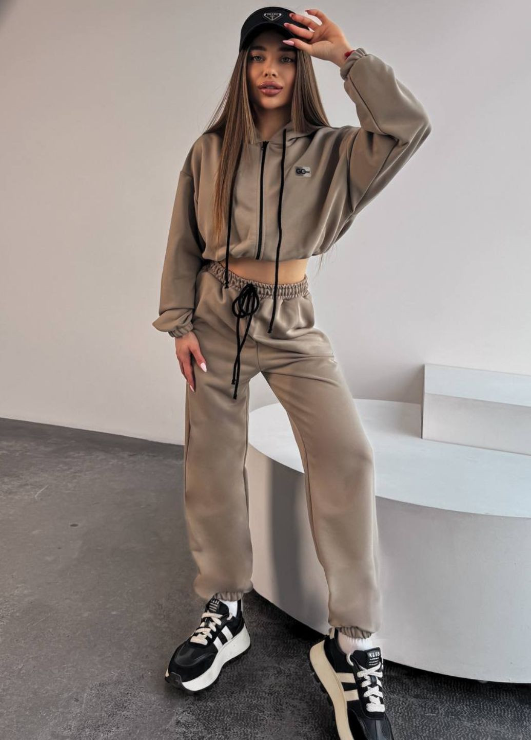 Базовый повседневный костюм двойка: укороченные худые на молнии с капюшоном + джоггеры высокой посадки Tik-Tak (324389216)