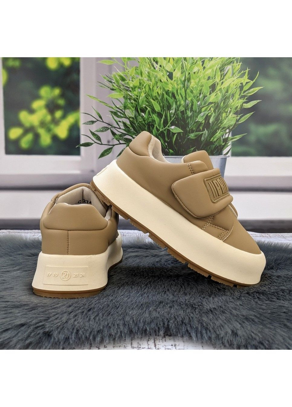 Бежевые демисезонные кроссовки детские для девочки Jong Golf