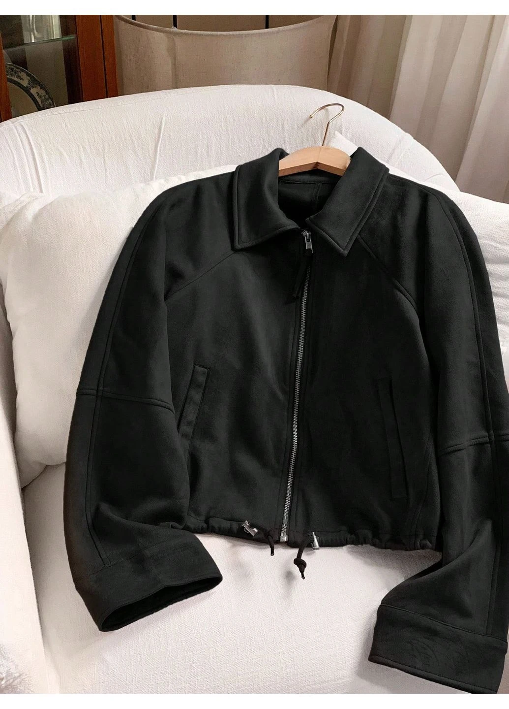 Черная демисезонная куртка SHEIN
