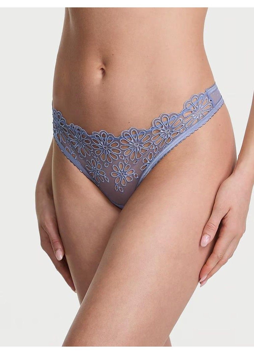 Трусики-стрінги жіночі мереживні Eyelet Mesh Thong Panty сині Victoria's Secret (348416663)