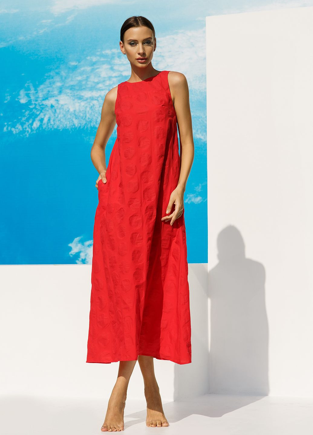 Червона кежуал довга сукня червоного кольору в прозорий горошок. ORA однотонна