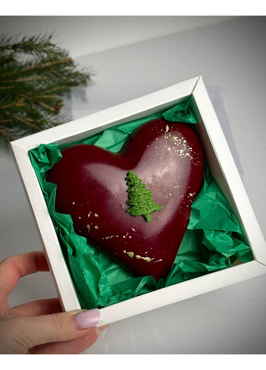 Червоне шоколадне серце з новорічним декором та дубайською начинкою 160г No Brand (369386734)