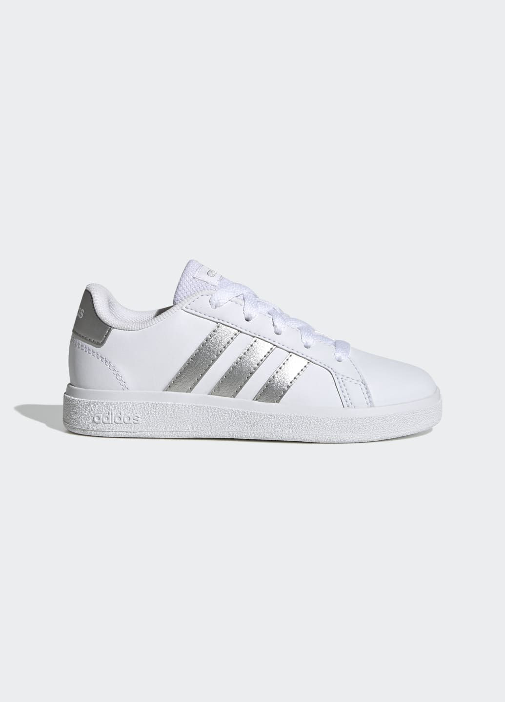 Белые всесезонные кроссовки grand court lifestyle tennis lace-up adidas