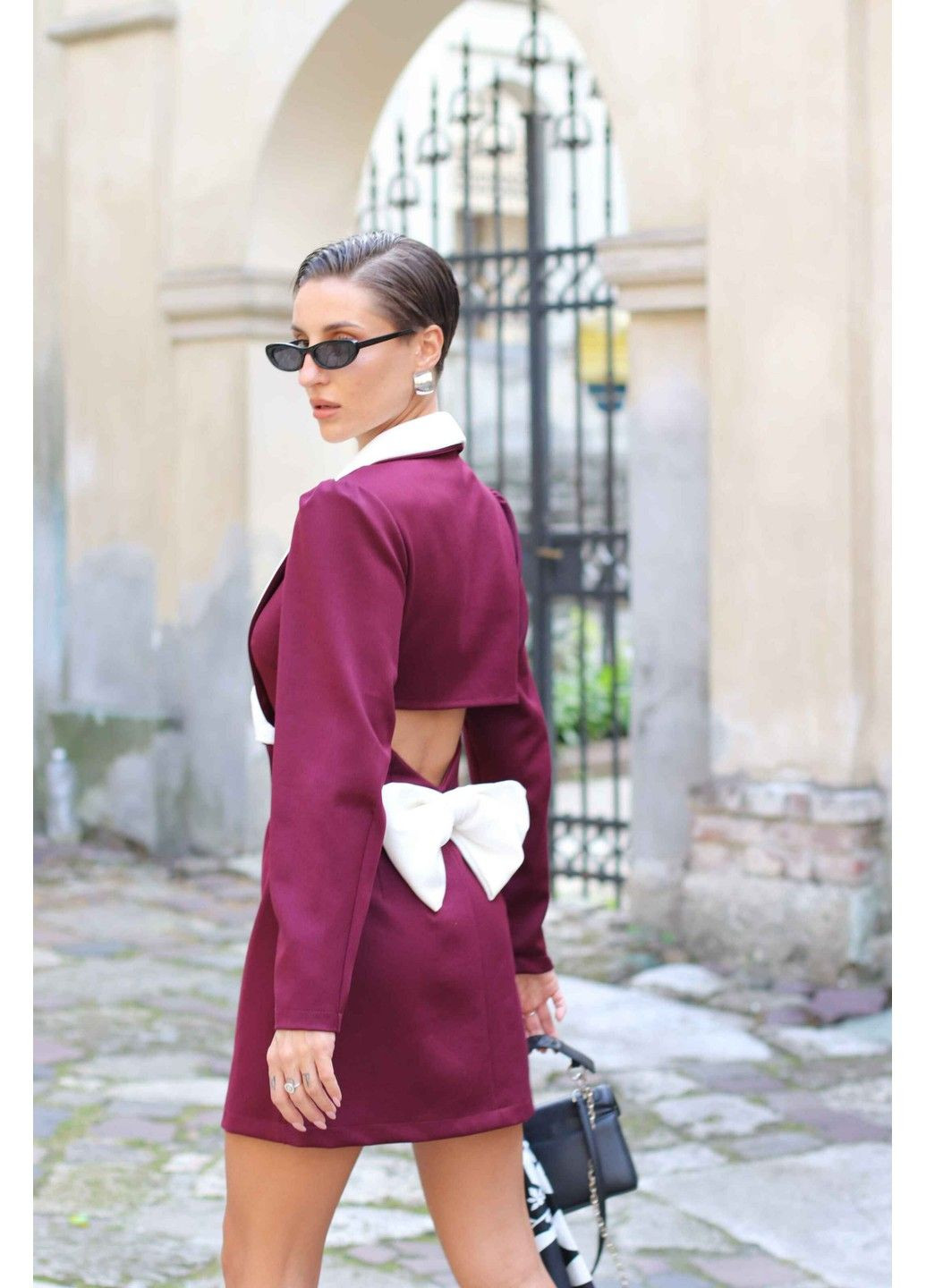 Бордовое коктейльное платье-жакет женское мини с бантом emily бордовое платье-жакет Handy Wear однотонное