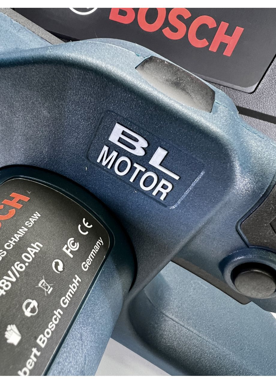 Аккумуляторная цепная пила UniversalChain 48 (48V 6.0 Ah) Шина 30см Цепь 3/8" АКБ пила Бош Bosch (368682200)
