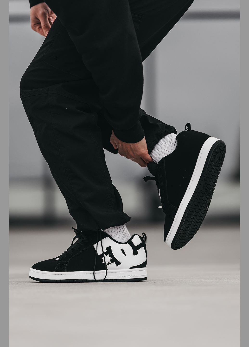 Чорно-білі всесезон кросівки чоловічі і жіночі dc shoes court graffik black white | дс шуз чорно-білі No Brand