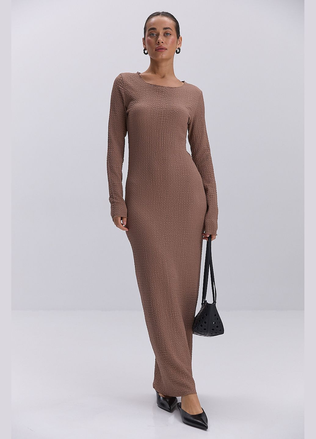 Коричнева довге трикотажне плаття з довгими рукавами Arjen