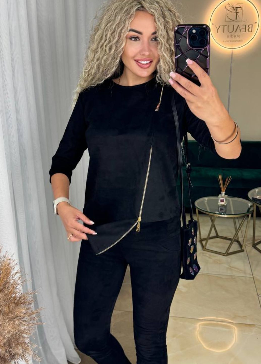 Жіночий костюм з асиметричною кофтинкою на блискавці та завуженими штанами Україна (328392063)