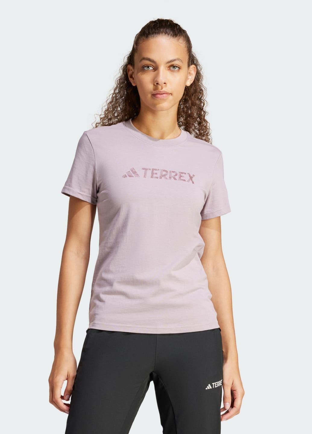 Фиолетовая всесезон футболка terrex classic logo adidas
