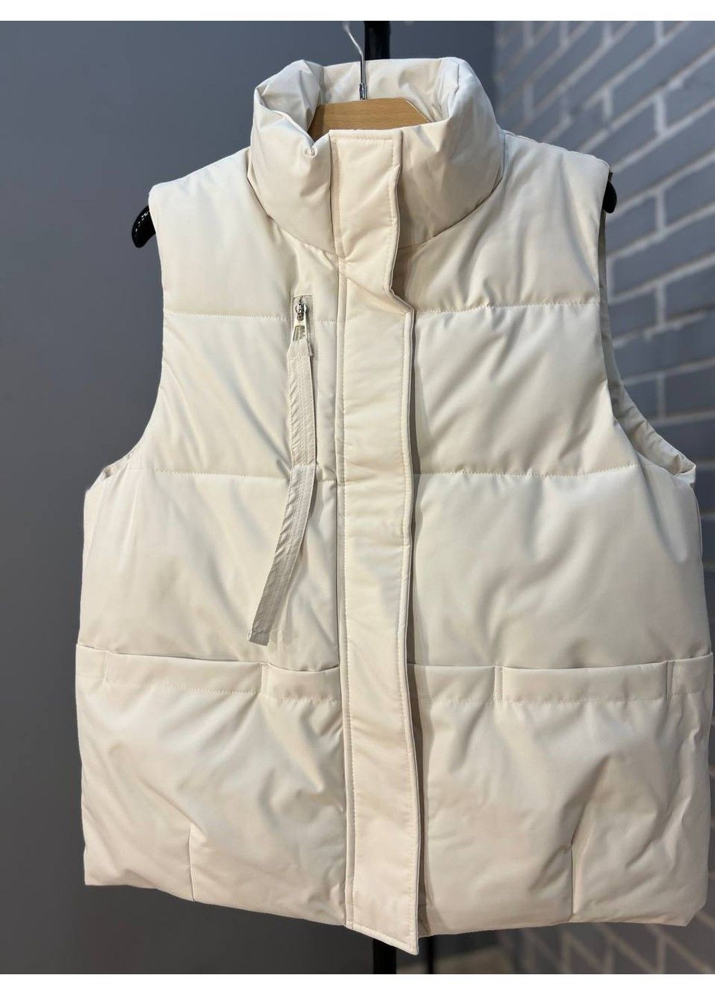 Жилет женский JOY ONE 86336 удлиненный карман молния лента воротник стойка без капюшона No Brand (304291691)