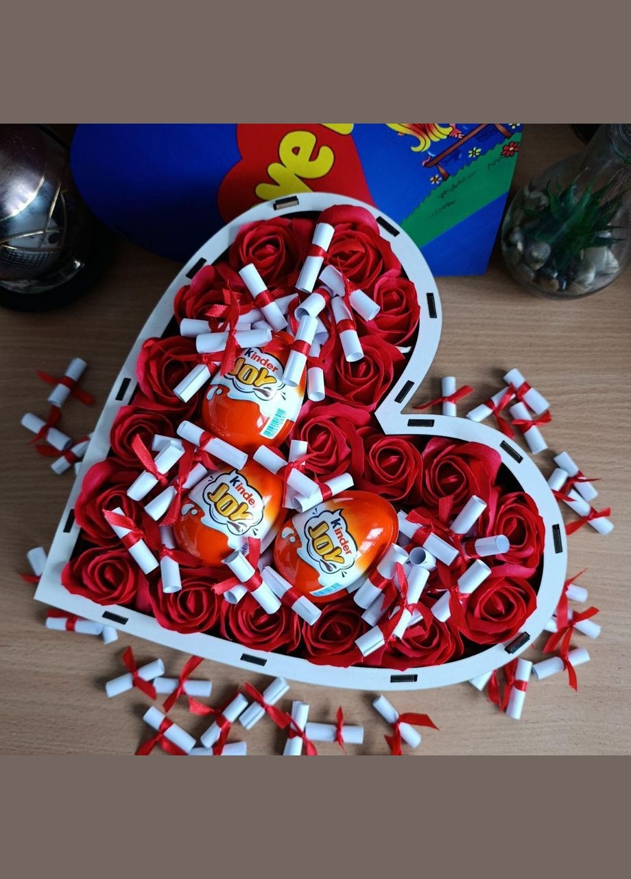 Подарунковий бокс серце з кіндерами трояндами та 101 причиною «Чому я тебе люблю» (ar173) No Brand (317539265)