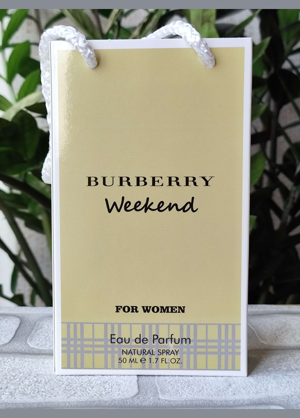 Парфуми жіночі Weekend в подарунковій упаковці (Вікенд), 50 мл No Brand (336190103)